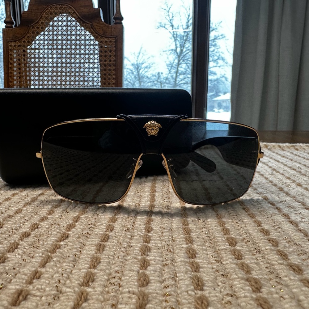 Versace Sunglasses with Black Frames and Gold Details - Picture 8 of 9